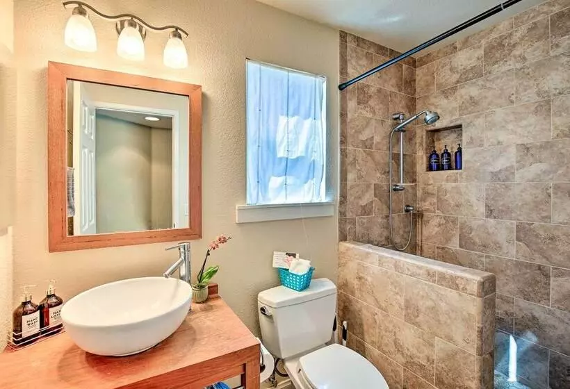 Hilltop Home In Wine Country W/ Hot Tub & Views!