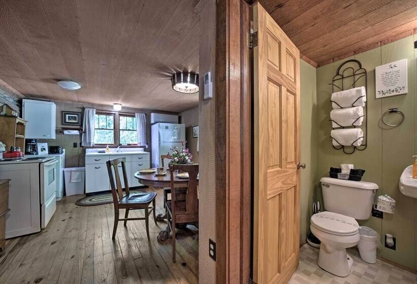 Historic Cabin: Grill & Hiking Trail Access!