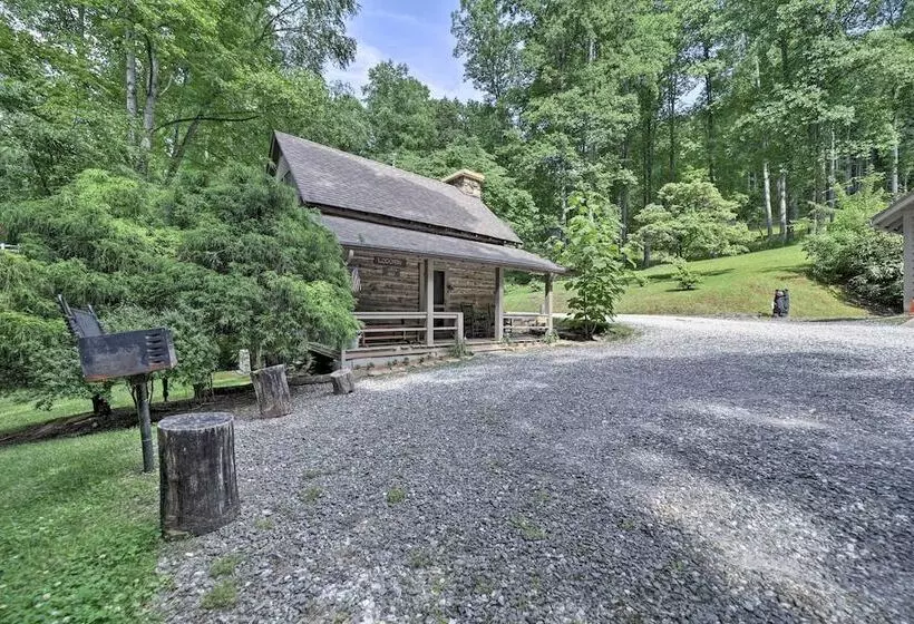 Historic Cabin: Grill & Hiking Trail Access!
