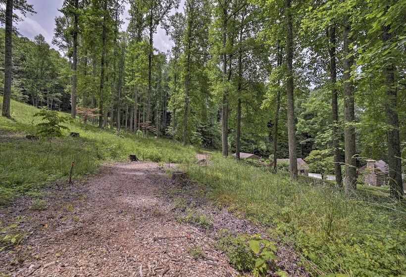 Historic Cabin: Grill & Hiking Trail Access!