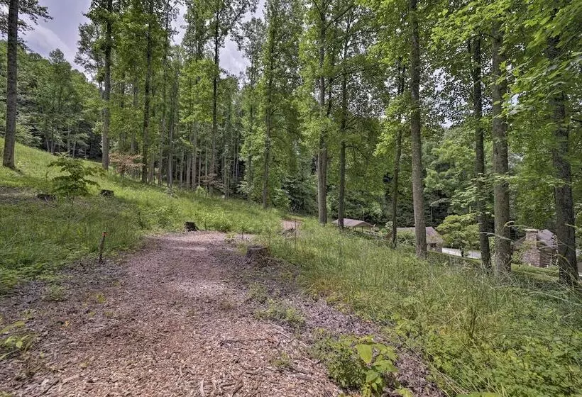 Historic Cabin: Grill & Hiking Trail Access!