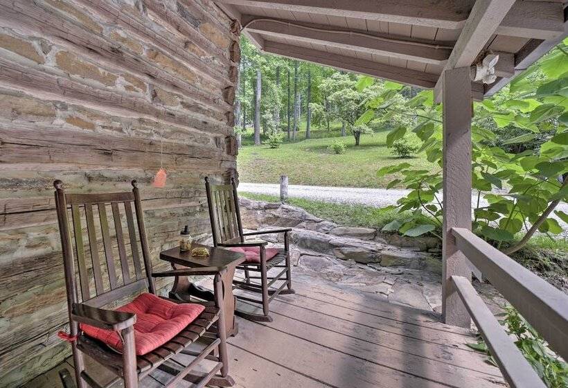 Historic Cabin: Grill & Hiking Trail Access!