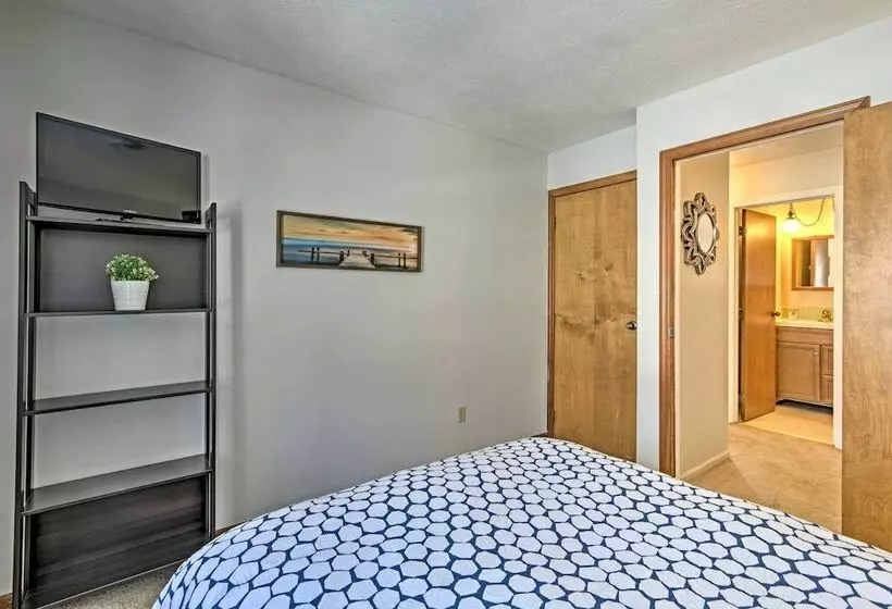 Huntsville Home: Walk To Indian Lake & Pew Island!