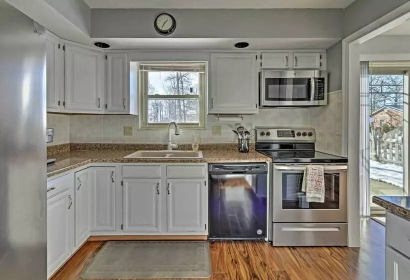 Huntsville Home: Walk To Indian Lake & Pew Island!