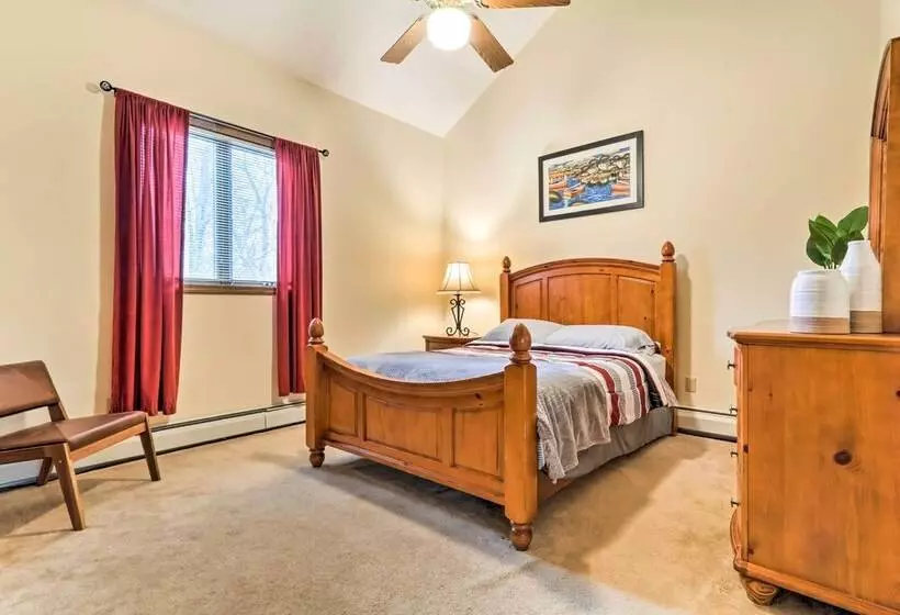 Lake Harmony Home W/ Deck   3 Mi To Ski Slopes!
