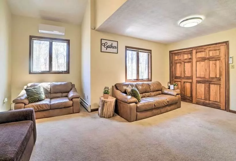 Lake Harmony Home W/ Deck   3 Mi To Ski Slopes!