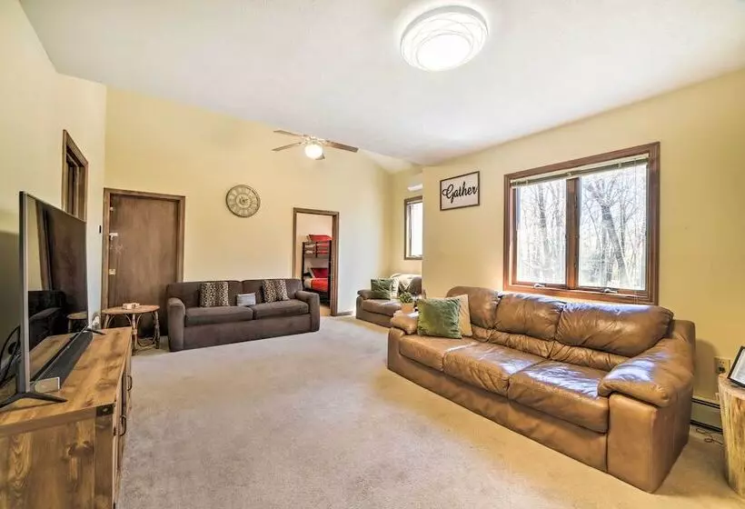 Lake Harmony Home W/ Deck   3 Mi To Ski Slopes!