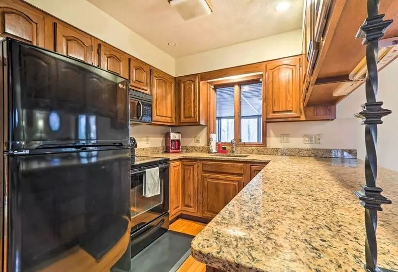 Lake Harmony Home W/ Deck   3 Mi To Ski Slopes!