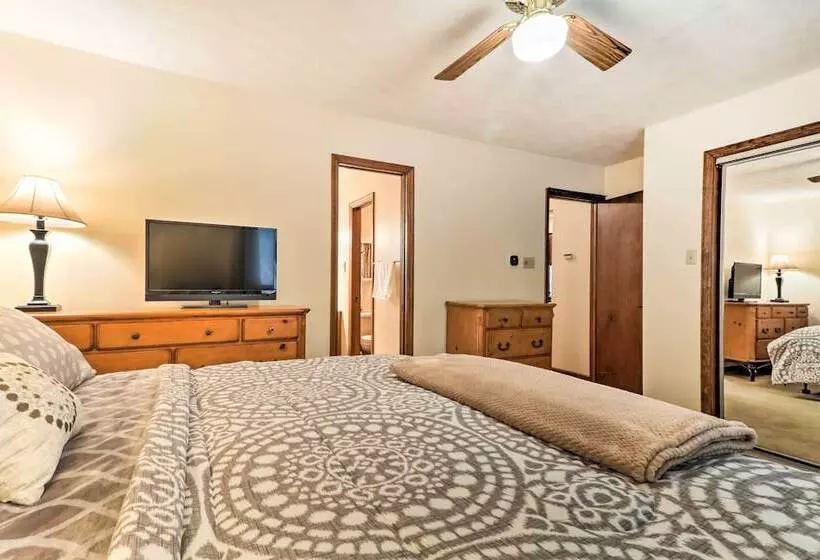 Lake Harmony Home W/ Deck   3 Mi To Ski Slopes!