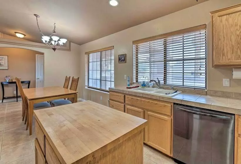 Lake Havasu Retreat < 5 Mi To Beach & Marina!