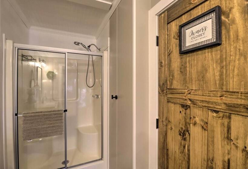 Lakefront Greers Ferry Cabin W/ Covered Boat Slip!