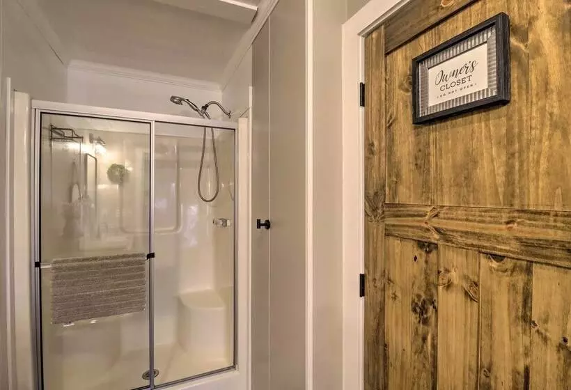 Lakefront Greers Ferry Cabin W/ Covered Boat Slip!