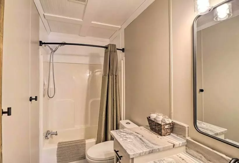 Lakefront Greers Ferry Cabin W/ Covered Boat Slip!