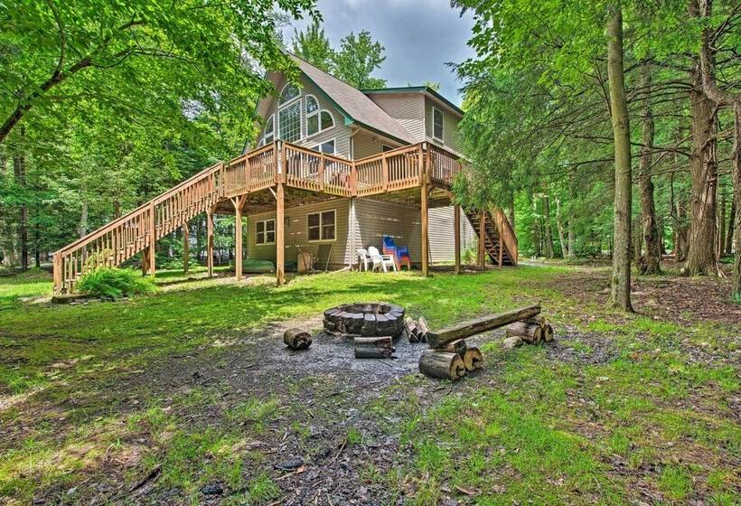 Lakeside Camelot Chalet: 3 Mi To Jack Frost Skiing