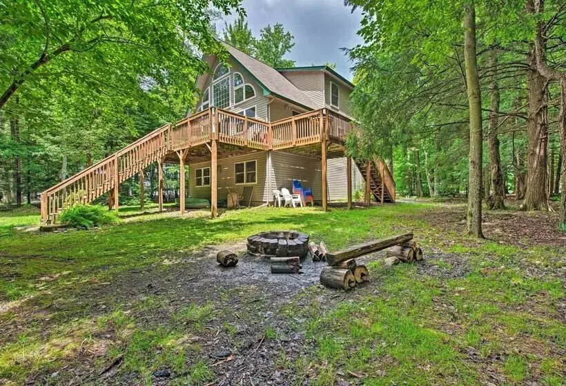 Lakeside Camelot Chalet: 3 Mi To Jack Frost Skiing
