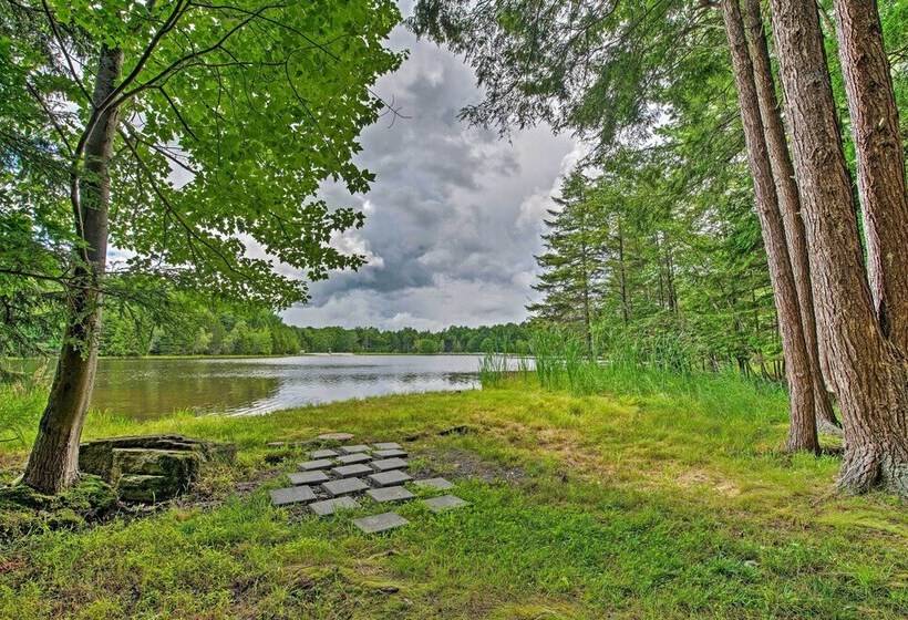 Lakeside Camelot Chalet: 3 Mi To Jack Frost Skiing