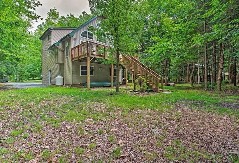 Lakeside Camelot Chalet: 3 Mi To Jack Frost Skiing