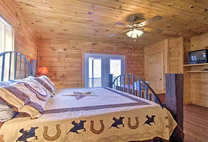 Large Cabin W/ Deck Overlooking Norfork Lake!