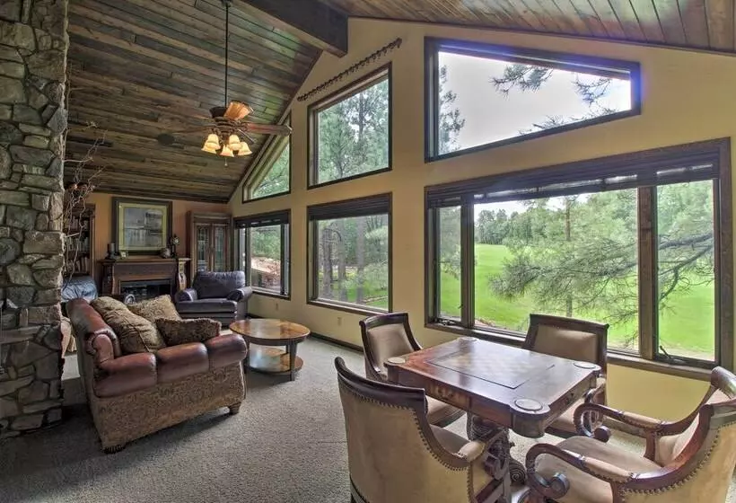 Centrally Located: Lavish Pinetop Paradise!