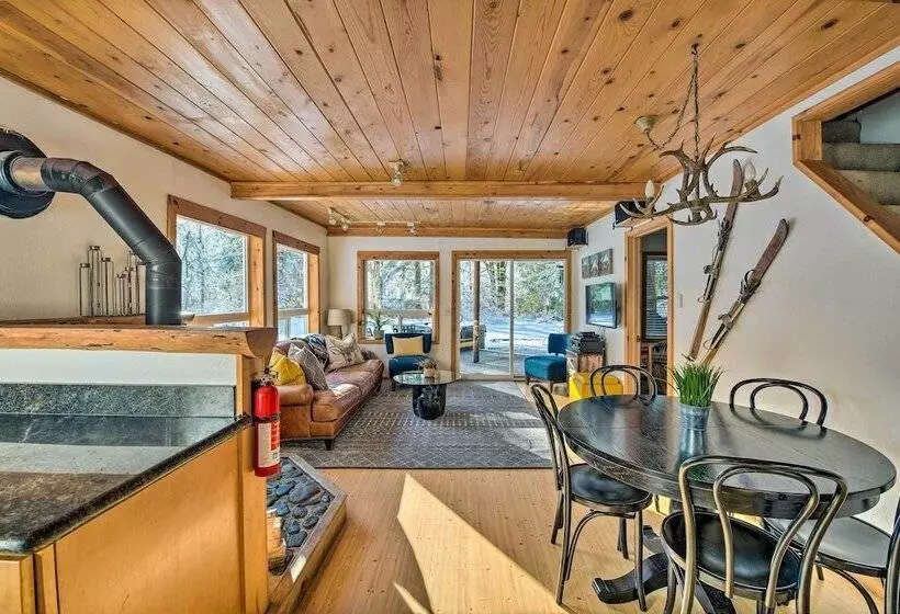 Mysty Mountain Cabin On River: Near Stevens Pass!