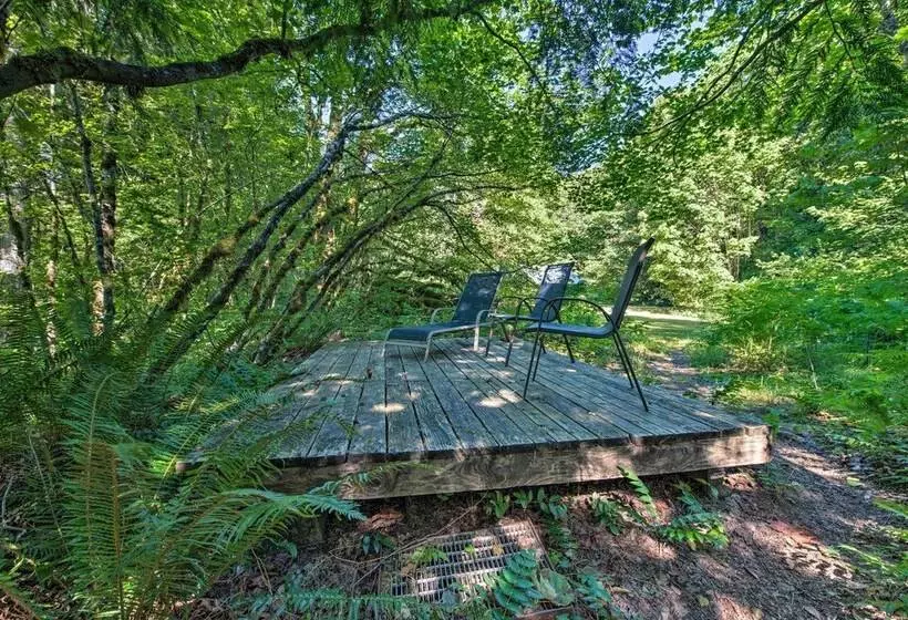 Mysty Mountain Cabin On River: Near Stevens Pass!