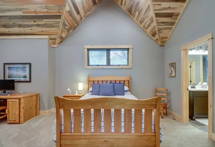 Pequot Lakes Retreat W/ Beach + Fire Pit!