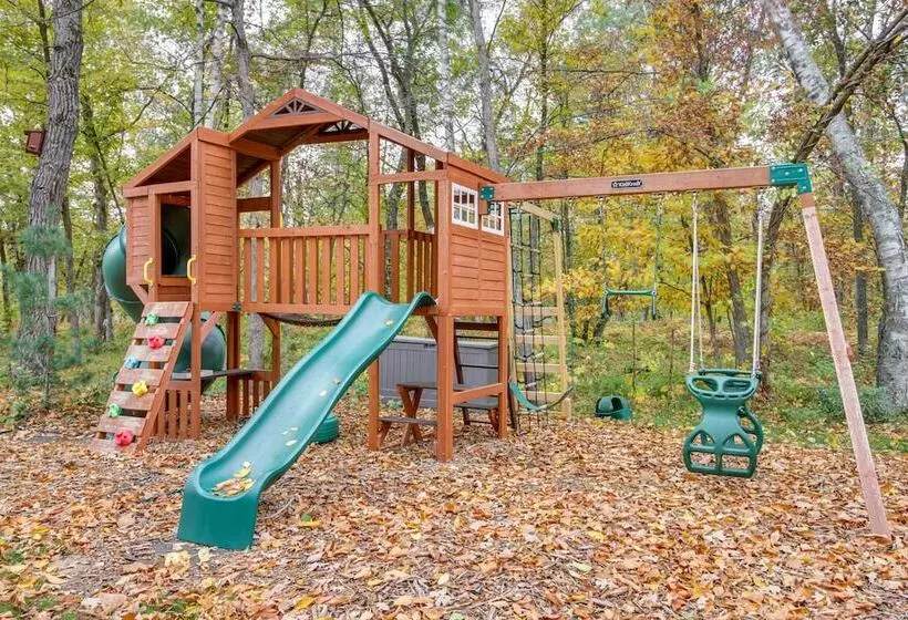 Pequot Lakes Retreat W/ Beach + Fire Pit!