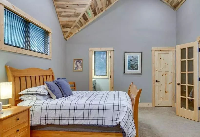 Pequot Lakes Retreat W/ Beach + Fire Pit!