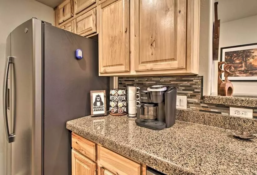Home W/ Patio In Pinetop Crossing: Walk To Golf!