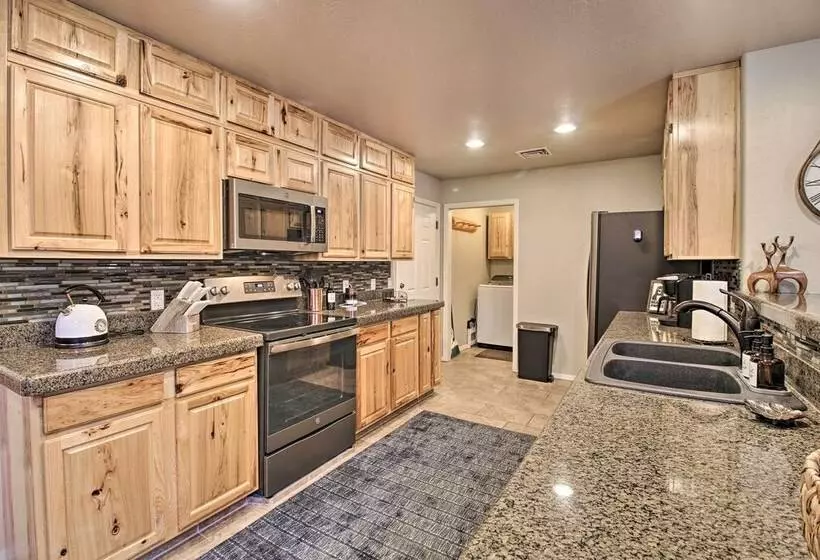 Home W/ Patio In Pinetop Crossing: Walk To Golf!