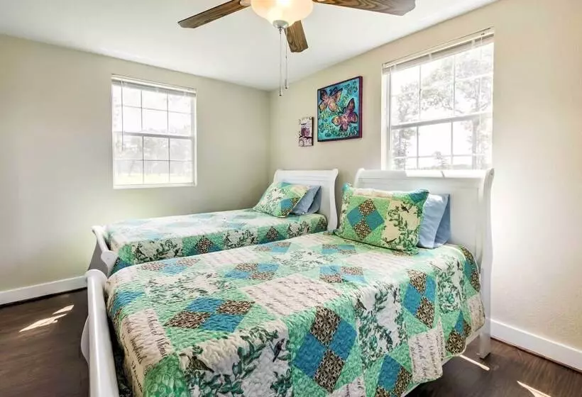 Tranquil Plantersville Cabin: Farm Animals On Site