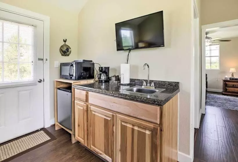 Tranquil Plantersville Cabin: Farm Animals On Site