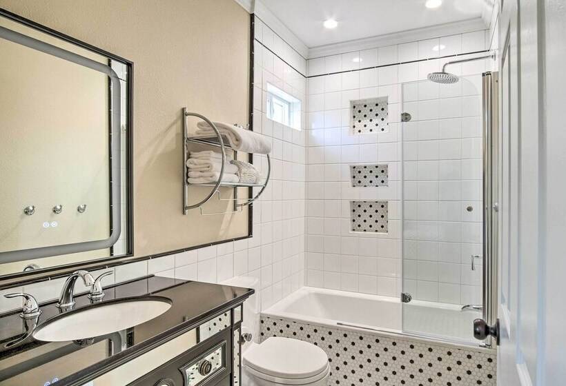 Renovated North Bend Cottage: Near Eateries!