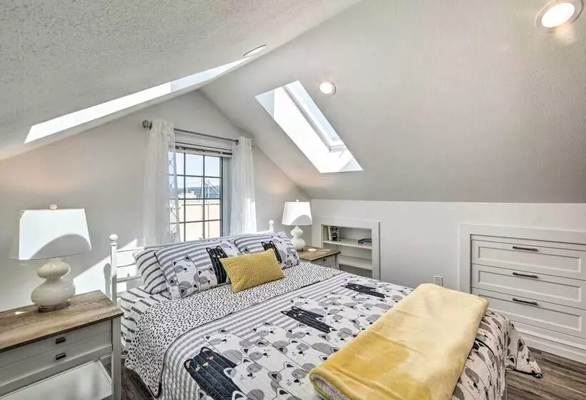 Renovated North Bend Cottage: Near Eateries!