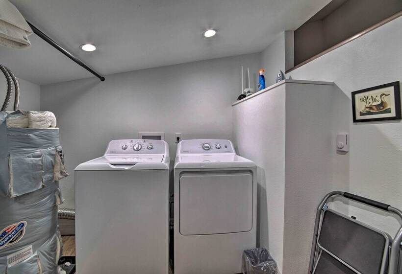 Renovated North Bend Cottage: Near Eateries!