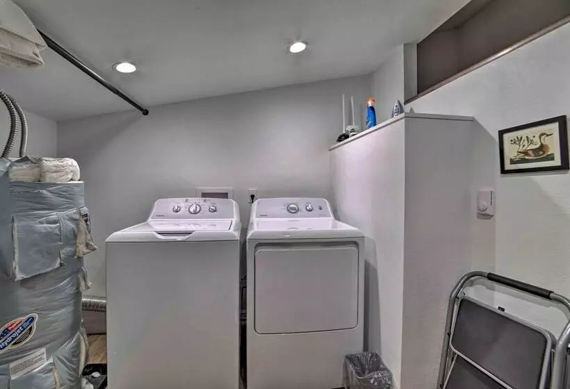 Renovated North Bend Cottage: Near Eateries!