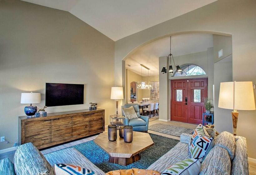 Scottsdale Family Home W/ Private Pool & Hot Tub!