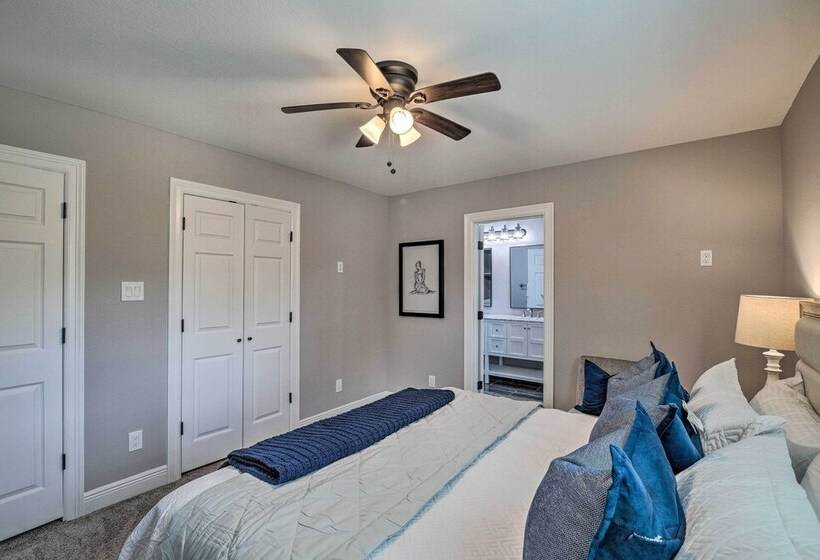 Spacious Houston Family Home With Game Room!