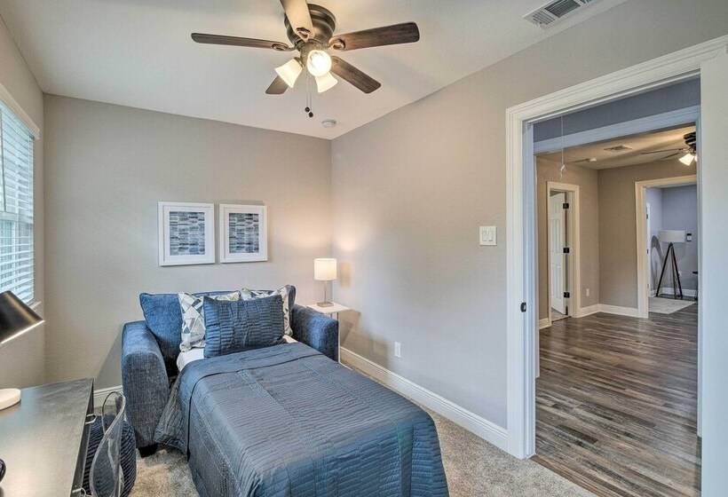 Spacious Houston Family Home With Game Room!