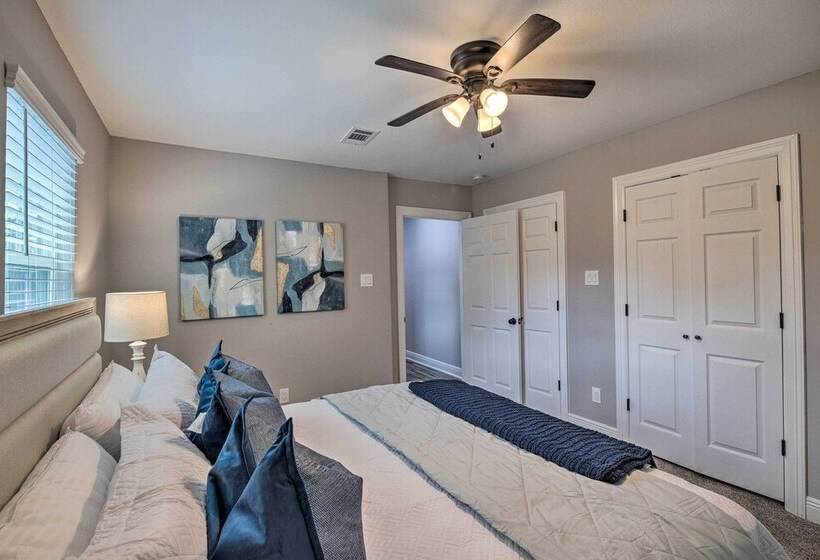 Spacious Houston Family Home With Game Room!