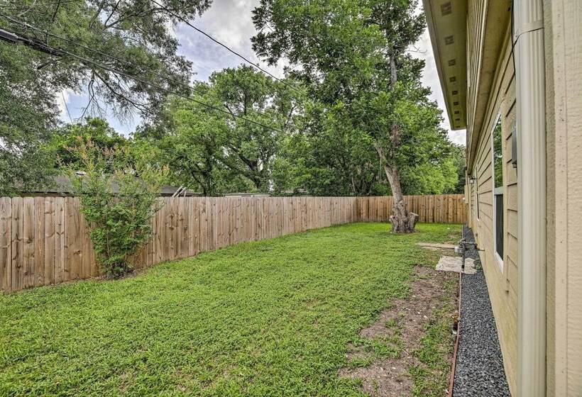 Spacious Houston Family Home With Game Room!