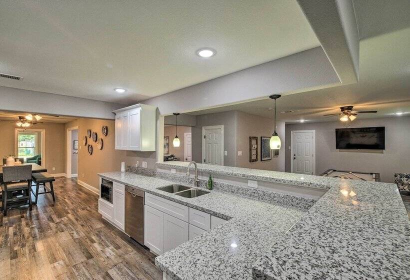 Spacious Houston Family Home With Game Room!