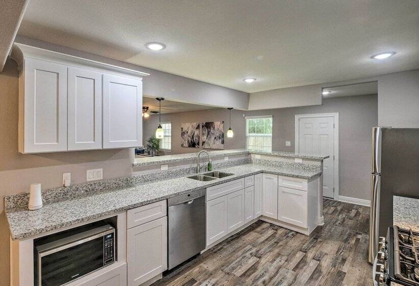 Spacious Houston Family Home With Game Room!