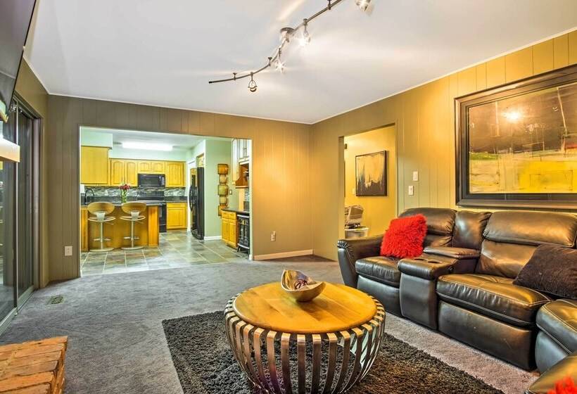 Suburban Detroit Home W/ Porch, Yard & Fire Pit!