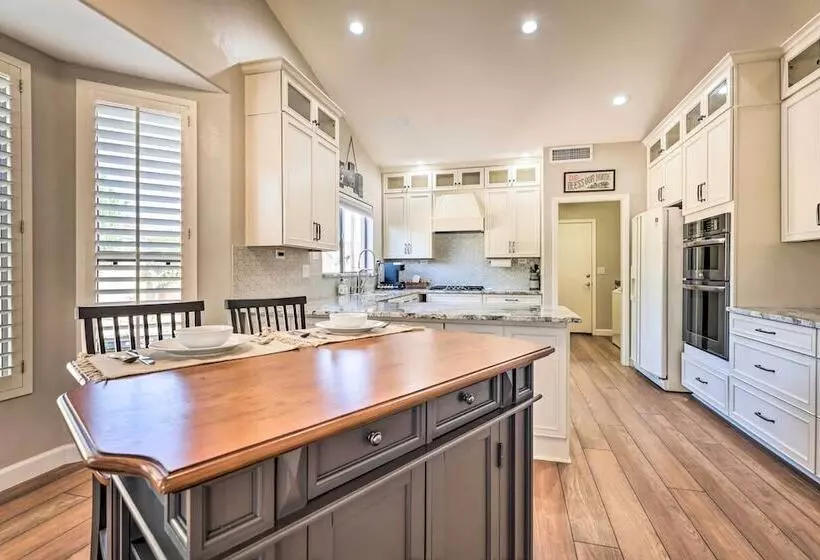 Sun Lit Casa In 55+ Community W/ Bbq & Patio!