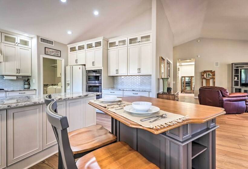 Sun Lit Casa In 55+ Community W/ Bbq & Patio!