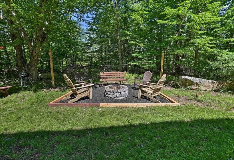 Cozy Tobyhanna Cabin W/ Hot Tub + Resort Amenities