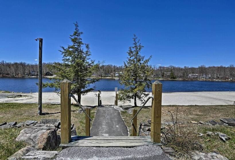 Cozy Tobyhanna Cabin W/ Hot Tub + Resort Amenities