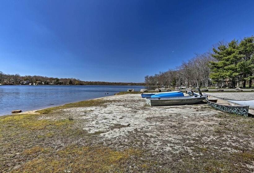 Cozy Tobyhanna Cabin W/ Hot Tub + Resort Amenities