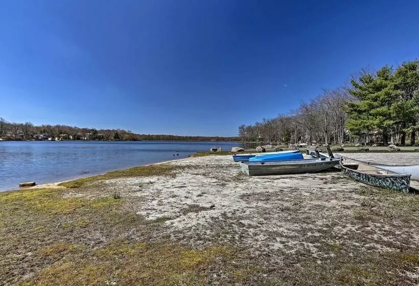 Cozy Tobyhanna Cabin W/ Hot Tub + Resort Amenities